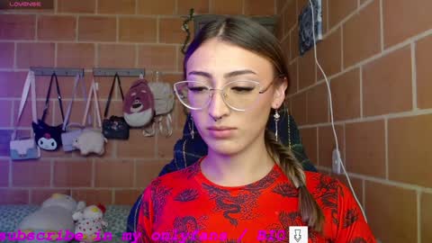 Snapshot of anniee_land chatting on December 9, 2024, 2:49 pm Annie online show from December 9, 2024, 2:49 pm