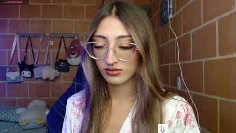 Snapshot of anniee_land chatting on December 16, 2024, 1:54 pm Annie online show from December 16, 2024, 1:54 pm