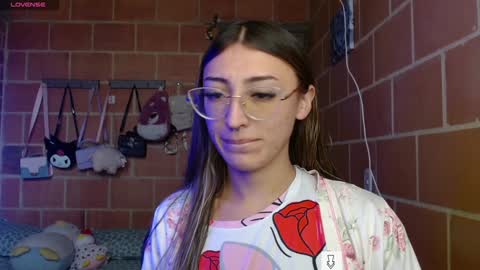 Snapshot of anniee_land chatting on December 21, 2024, 12:16 pm Annie online show from December 21, 2024, 12:16 pm