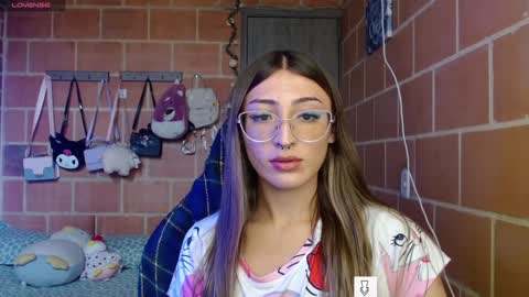 Snapshot of anniee_land chatting on December 21, 2024, 4:03 pm Annie online show from December 21, 2024, 4:03 pm