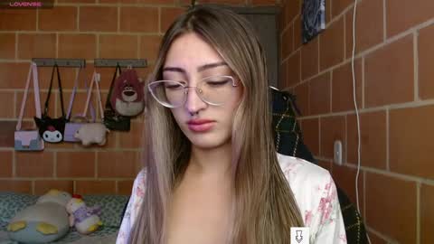 Snapshot of anniee_land chatting on December 26, 2024, 12:27 pm Annie online show from December 26, 2024, 12:27 pm