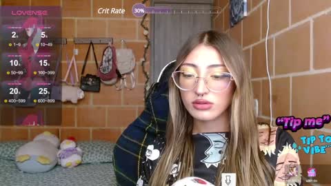 Snapshot of anniee_land chatting on January 4, 2025, 4:43 pm Annie online show from January 4, 2025, 4:43 pm