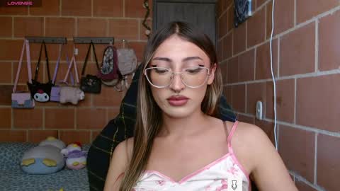 Snapshot of anniee_land chatting on January 5, 2025, 5:51 pm Annie online show from January 5, 2025, 5:51 pm