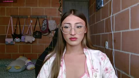 Snapshot of anniee_land chatting on January 6, 2025, 5:27 pm Annie online show from January 6, 2025, 5:27 pm