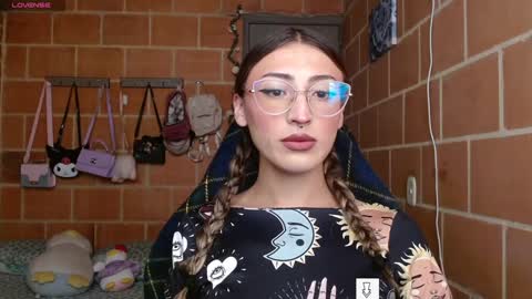 Snapshot of anniee_land chatting on January 11, 2025, 1:01 pm Annie online show from January 11, 2025, 1:01 pm