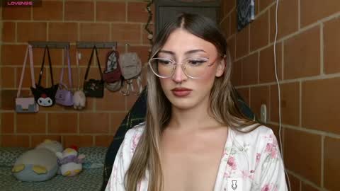 Snapshot of anniee_land chatting on January 12, 2025, 1:16 pm Annie online show from January 12, 2025, 1:16 pm