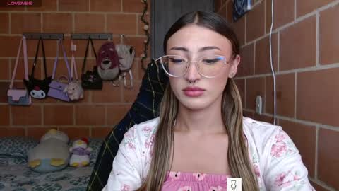 Snapshot of anniee_land chatting on January 17, 2025, 4:26 pm Annie online show from January 17, 2025, 4:26 pm