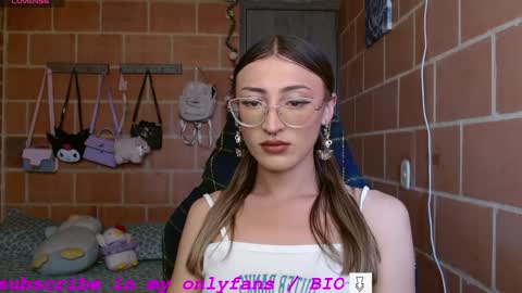 Snapshot of anniee_land chatting on January 21, 2025, 2:05 pm Annie online show from January 21, 2025, 2:05 pm