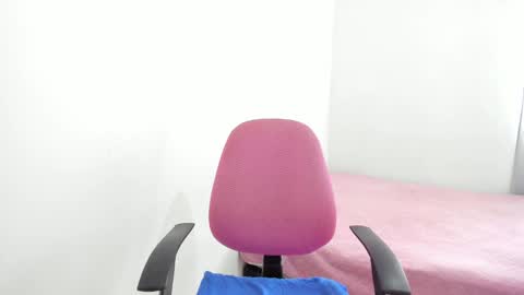 Annie  online show from March 5, 2025, 5:18 pm