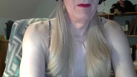 anniegurl online show from March 22, 2026, 9:13 am