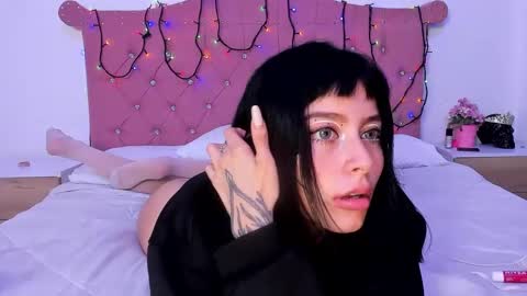 Annie online show from January 11, 2025, 5:29 pm