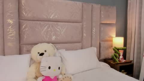 Annie online show from September 20, 2025, 11:44 am