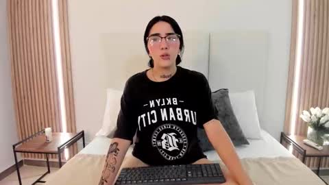 Snapshot of annieparkeer chatting on January 15, 2026, 11:15 am annieparkeer online show from January 15, 2026, 11:15 am