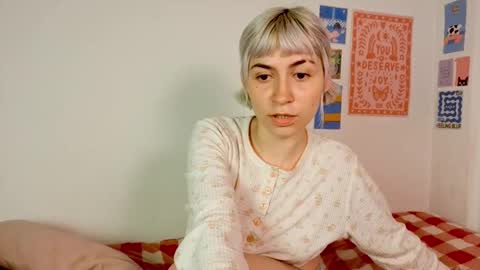 annietinky online show from November 9, 2025, 4:11 am