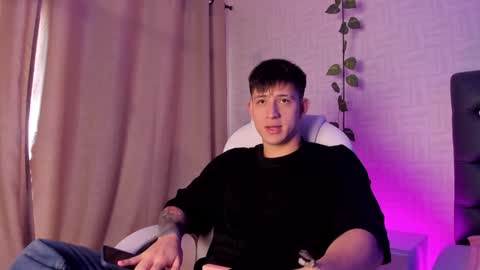 Snapshot of anniie_and_alex chatting on December 16, 2024, 1:22 pm Annie Alex online show from December 16, 2024, 1:22 pm