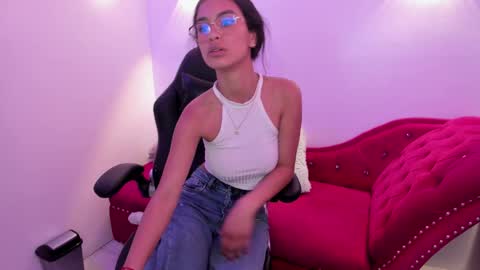 Annie Evans  online show from January 21, 2025, 8:32 pm