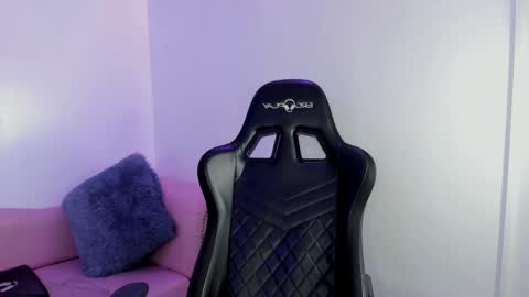 Annie Evans  online show from January 27, 2025, 1:52 pm