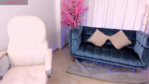 Anniiee online show from January 14, 2025, 2:53 pm