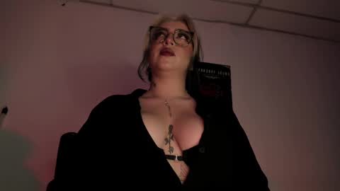 Annika online show from October 31, 2025, 4:57 am