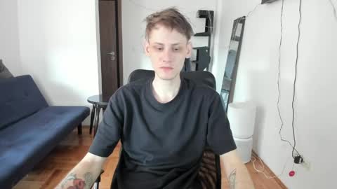 Snapshot of annonimsick chatting on April 18, 2026, 11:14 am online show from April 18, 2026, 11:14 am