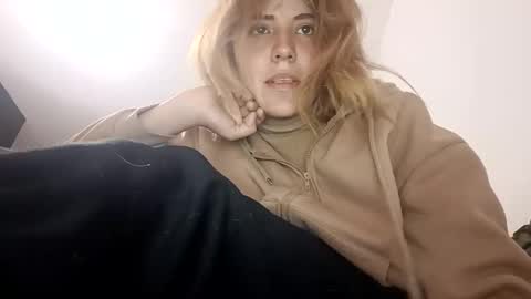 annrousse online show from September 11, 2025, 2:33 am