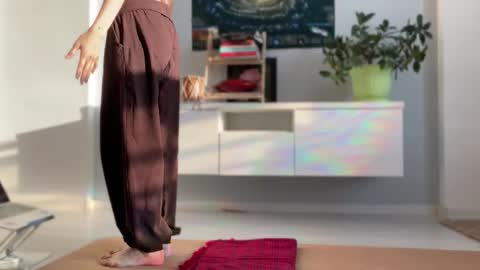 N  antics online show from September 17, 2025, 3:52 am