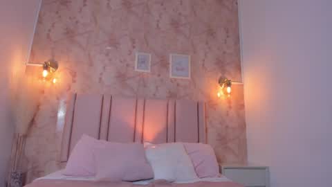 Snapshot of anntonella_watson chatting on May 11, 2026, 2:45 pm ANTON online show from May 11, 2026, 2:45 pm