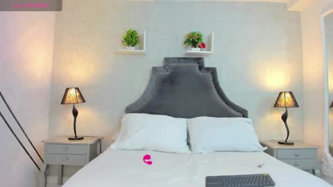 Anntonia Woods  online show from December 21, 2024, 1:21 pm