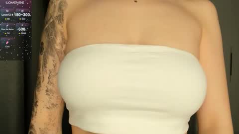 anny_leps online show from November 10, 2025, 10:58 am