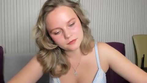 anny_love_you online show from September 22, 2025, 7:49 pm