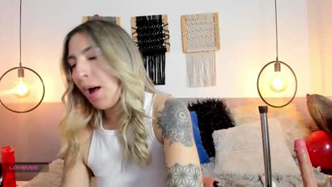 anny_stan online show from February 15, 2025, 9:59 pm