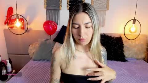 anny_stan online show from February 18, 2025, 10:47 pm