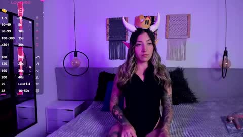 anny_stan online show from September 23, 2025, 7:28 pm