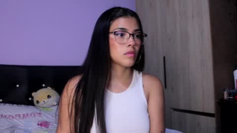 Snapshot of annyt_ chatting on October 4, 2025, 12:19 am anny online show from October 4, 2025, 12:19 am