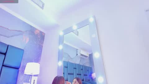 anthonelaDuque online show from December 5, 2025, 12:03 pm