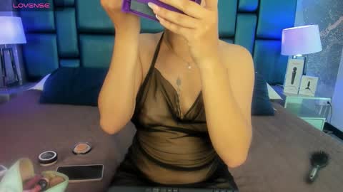 anthonelaDuque online show from January 15, 2026, 11:59 am