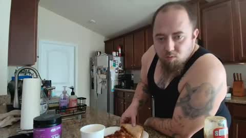 anthonygiacomazzo1 online show from December 14, 2025, 5:18 pm