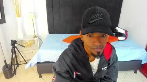       online show from November 5, 2025, 1:05 am