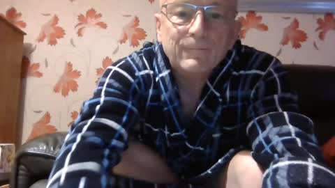 Snapshot of antmatt2025 chatting on June 27, 2026, 5:23 am antmatt2025 online show from June 27, 2026, 5:23 am