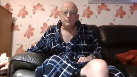 Snapshot of antmatt2025 chatting on July 4, 2026, 5:24 am antmatt2025 online show from July 4, 2026, 5:24 am