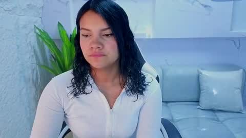 Antonela online show from September 29, 2025, 12:43 pm