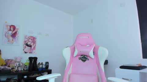 Antonella online show from October 22, 2025, 11:59 pm