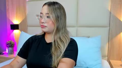 A N T O N E L L A  online show from October 20, 2025, 12:38 pm