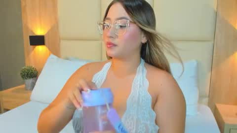 A N T O N E L L A  online show from January 8, 2026, 12:18 pm