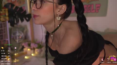 Snapshot of antonella_maitt chatting on January 18, 2025, 3:53 am Nell. online show from January 18, 2025, 3:53 am