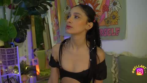 Snapshot of antonella_maitt chatting on October 18, 2025, 3:31 am Nell. online show from October 18, 2025, 3:31 am