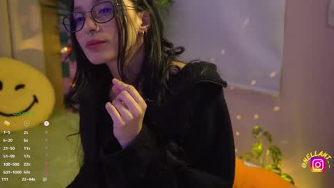 Snapshot of antonella_maitt chatting on November 6, 2025, 3:40 am Nell. online show from November 6, 2025, 3:40 am