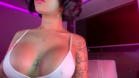 Snapshot of antonella_silva chatting on January 3, 2025, 1:59 am Anto online show from January 3, 2025, 1:59 am