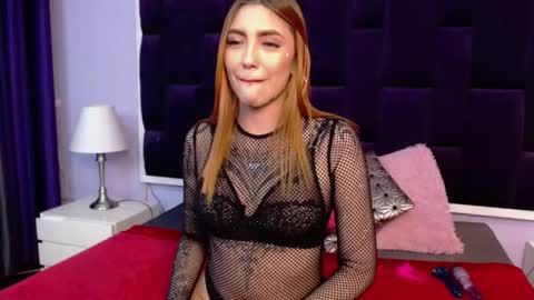 antonella and sasha online show from October 1, 2025, 7:42 pm