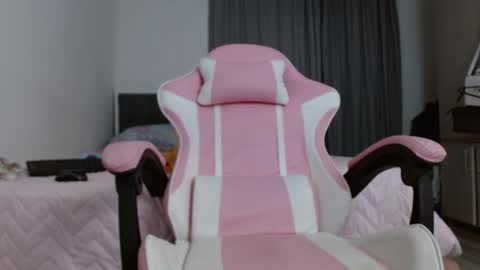 antonellacute6918 online show from September 17, 2025, 1:07 am